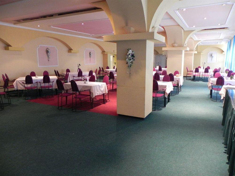 Garni Hotel Junior Bratislava Luaran gambar