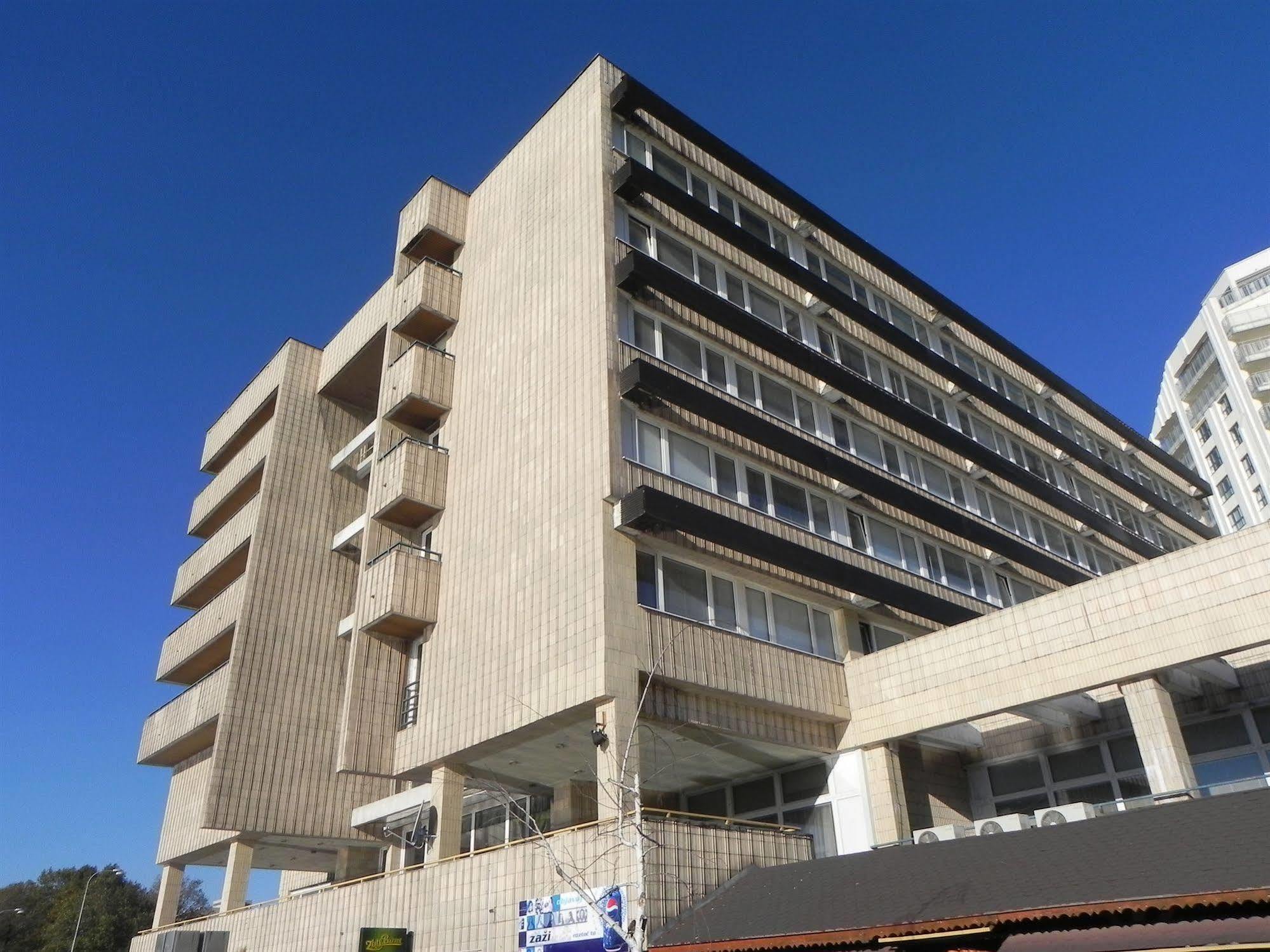 Garni Hotel Junior Bratislava Luaran gambar