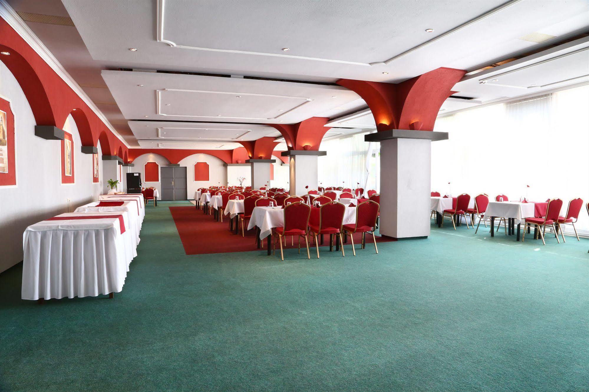 Garni Hotel Junior Bratislava Luaran gambar