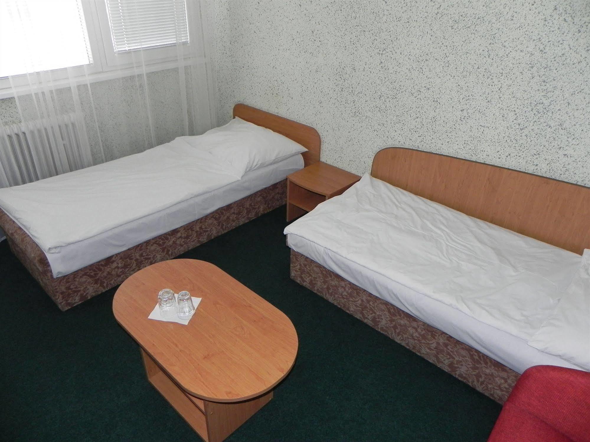 Garni Hotel Junior Bratislava Luaran gambar