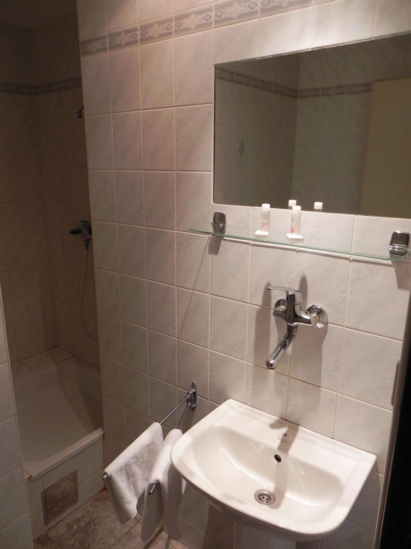 Garni Hotel Junior Bratislava Luaran gambar