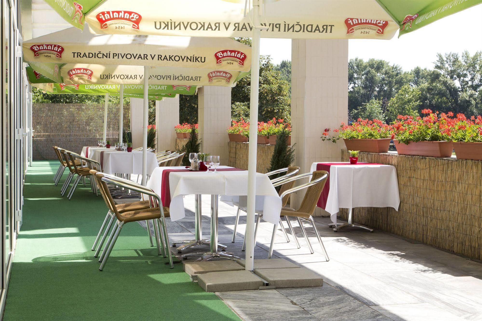 Garni Hotel Junior Bratislava Luaran gambar