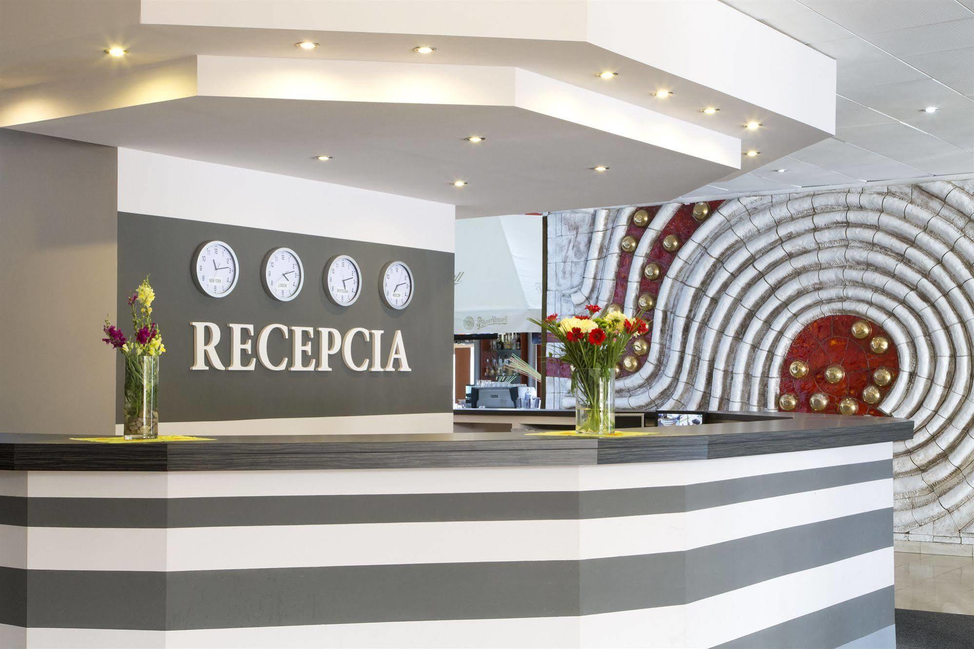 Garni Hotel Junior Bratislava Luaran gambar