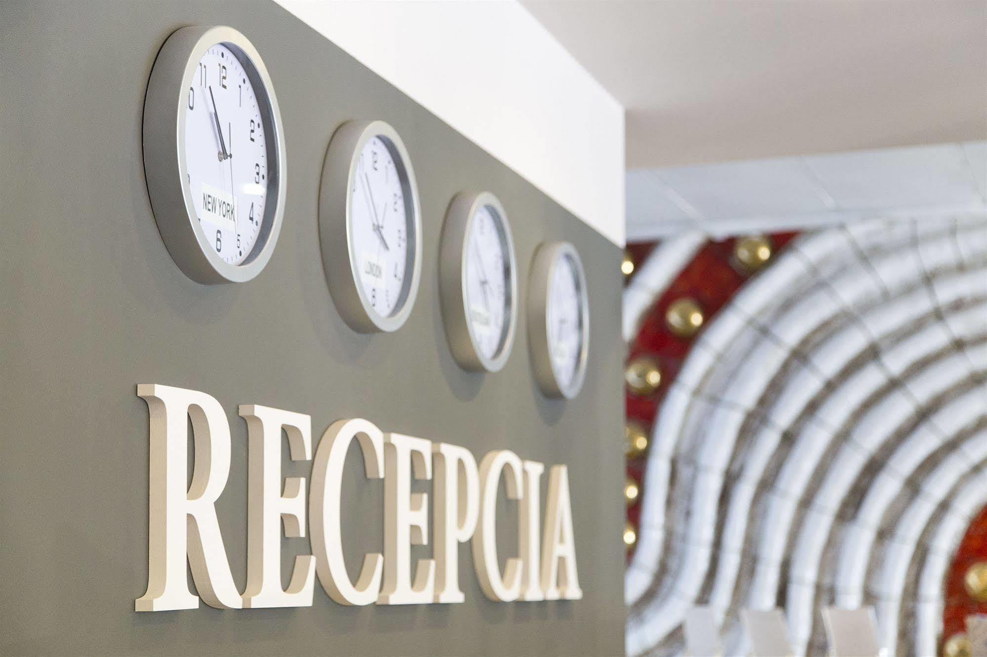 Garni Hotel Junior Bratislava Luaran gambar