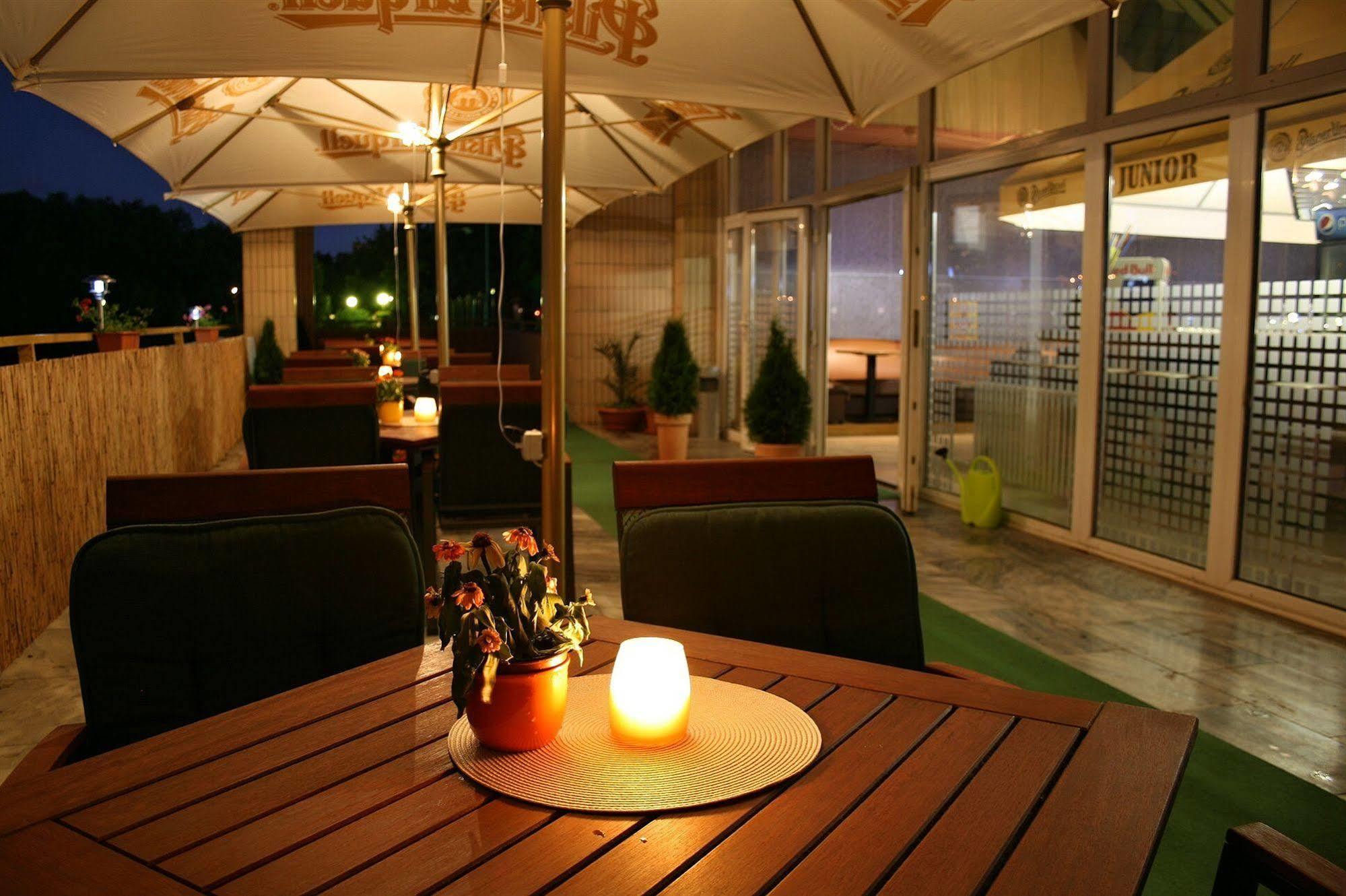 Garni Hotel Junior Bratislava Luaran gambar
