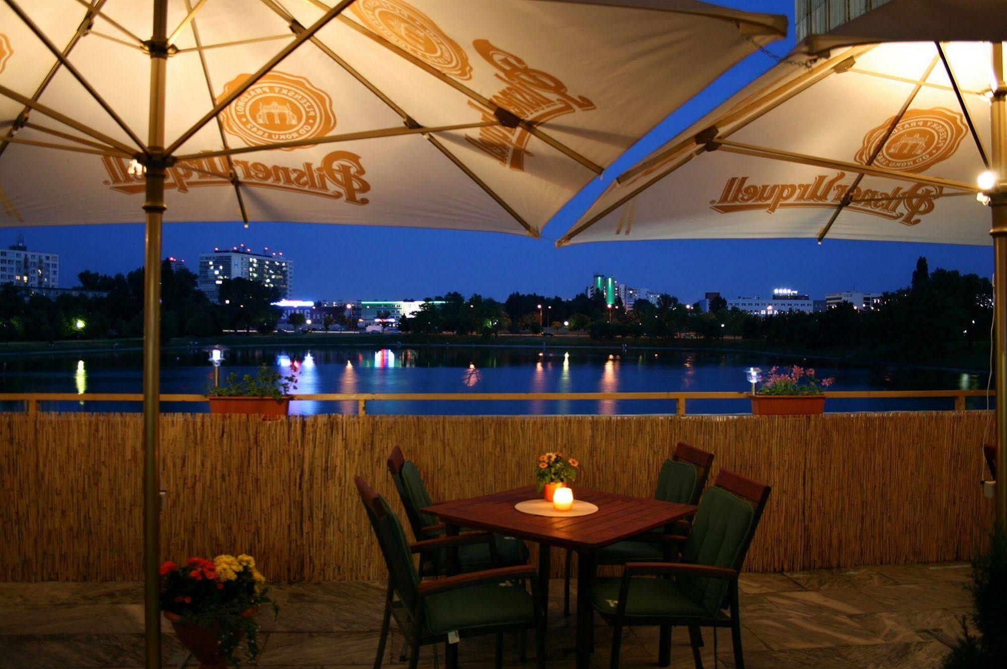 Garni Hotel Junior Bratislava Luaran gambar