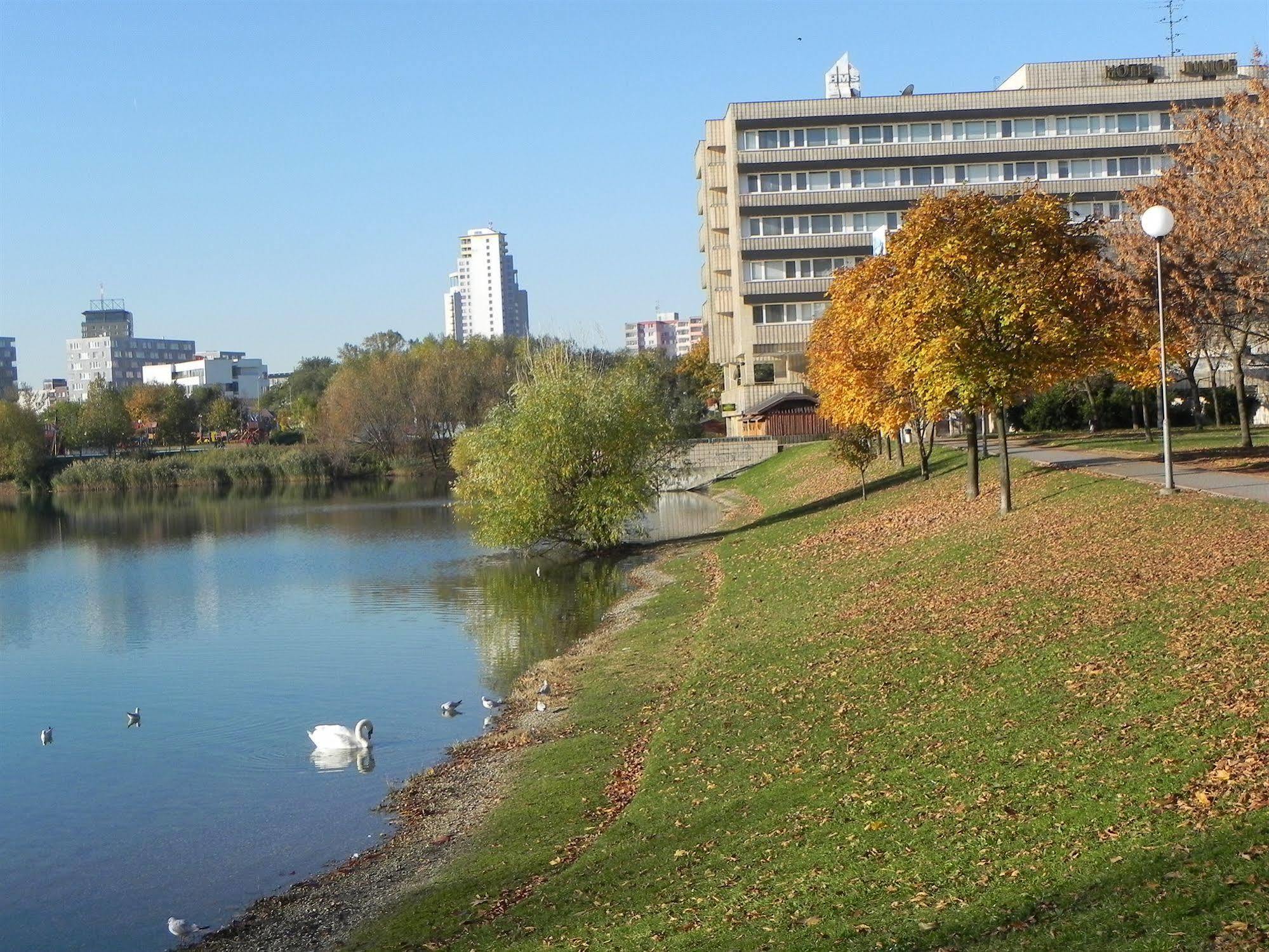 Garni Hotel Junior Bratislava Luaran gambar