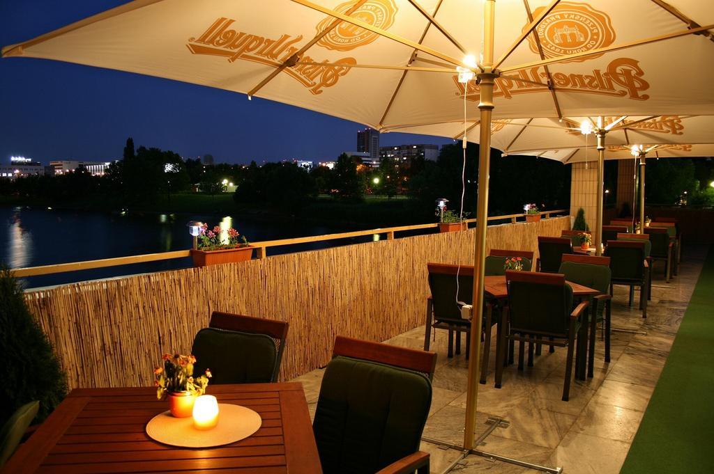 Garni Hotel Junior Bratislava Luaran gambar