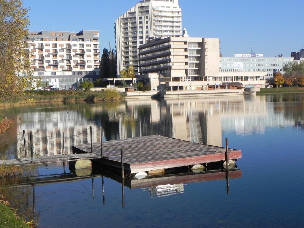 Garni Hotel Junior Bratislava Luaran gambar