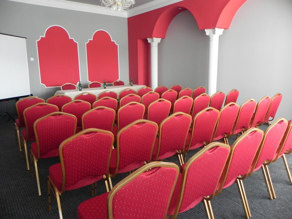 Garni Hotel Junior Bratislava Luaran gambar