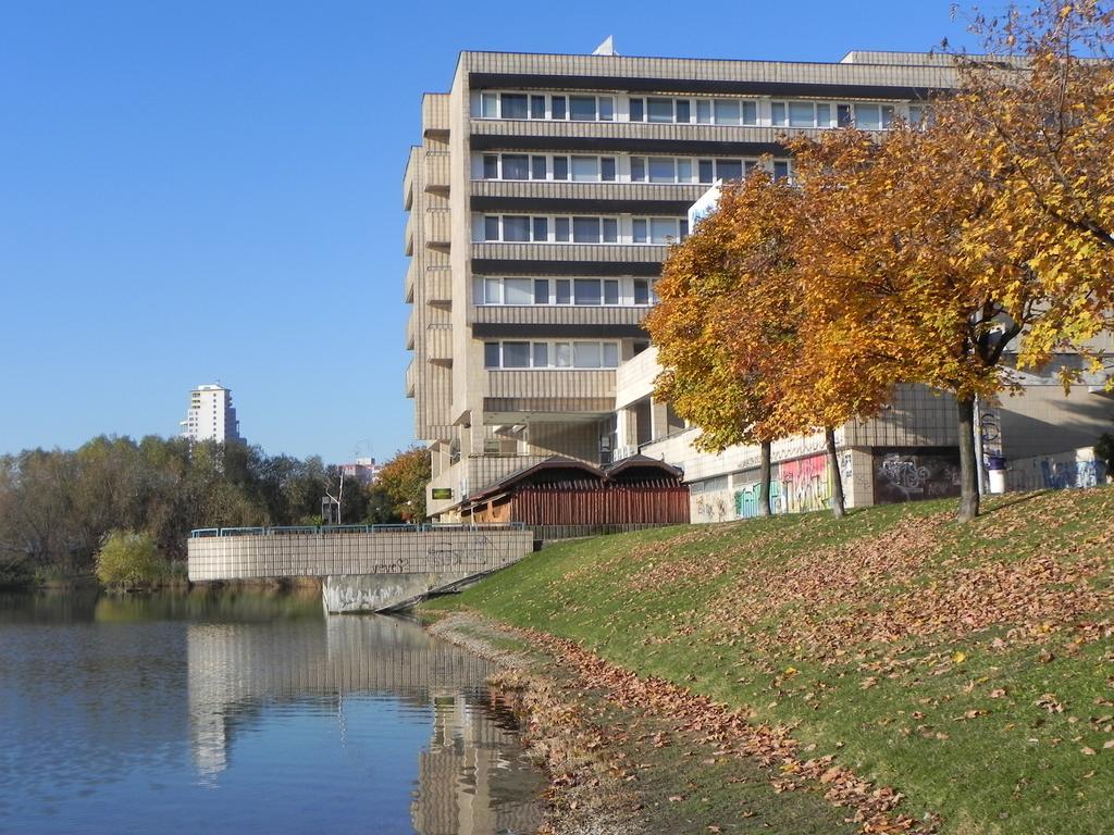 Garni Hotel Junior Bratislava Luaran gambar